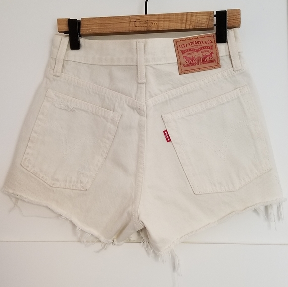 NWOT! Levi's Denim Shorts - Picture 4 of 5